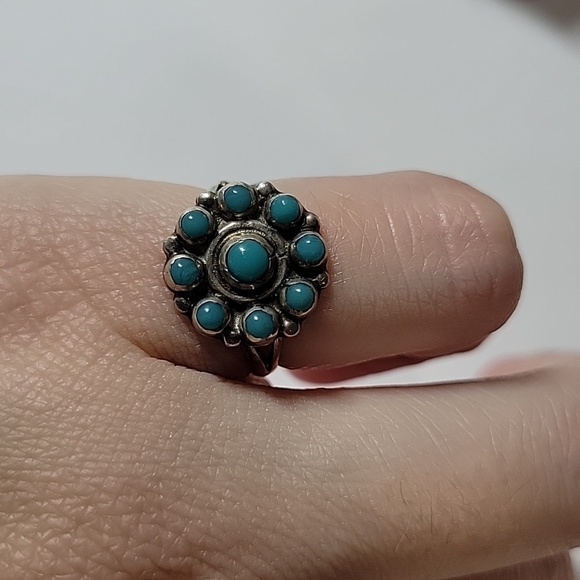 Sterling Silver Turquoise Cluster Ring - Blue - Picture 4 of 6